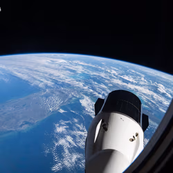 News image: Crew Studies Cardiac Research, Artificial Intelligence as Dragon Boosts Station’s Orbit