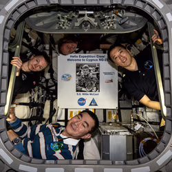 News image: Crew Begins Week Configuring Advanced Physics, Space Tech Demo Hardware