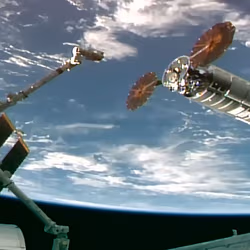News image: Canadarm2 Reaches Out and Captures Cygnus XL Cargo Craft