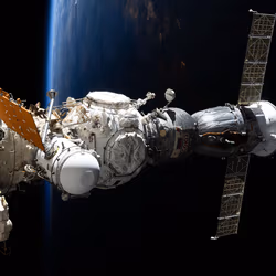 News image: Crew Swaps Commanders on Sunday as Trio Packs for Departure